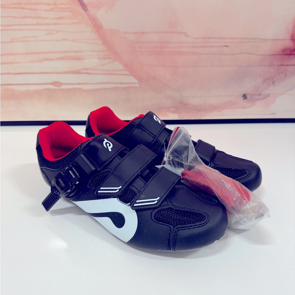 PELOTON size 41
Black Cycling Shoes unisex men’s 8 women’s  10